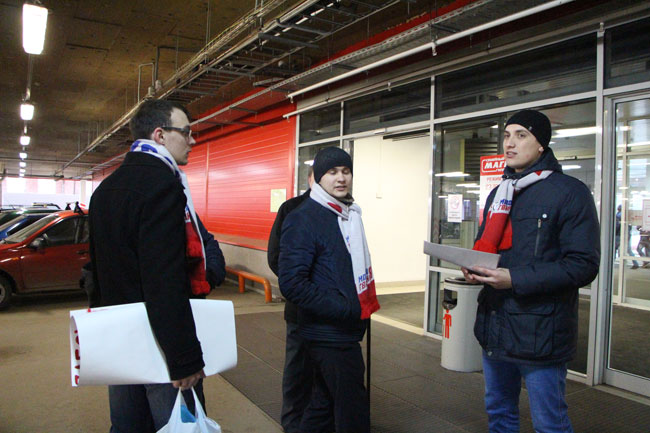 Активисты МГЕР распугали автомобили с мест для инвалидов