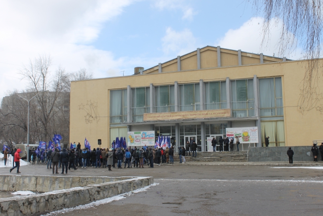 На митинге потребовали снести ларьки у ФОКа «Южный»