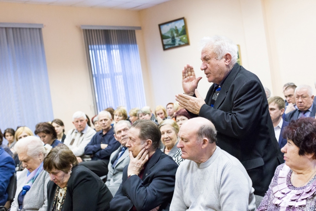 Грищенко предложил бизнесменам перенести ларьки от спортивных объектов