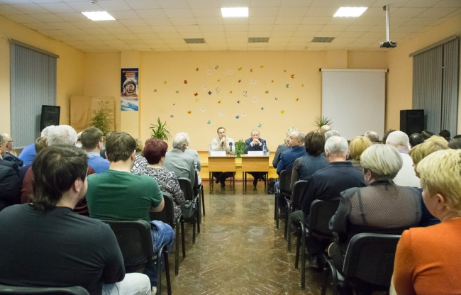 Грищенко предложил бизнесменам перенести ларьки от спортивных объектов