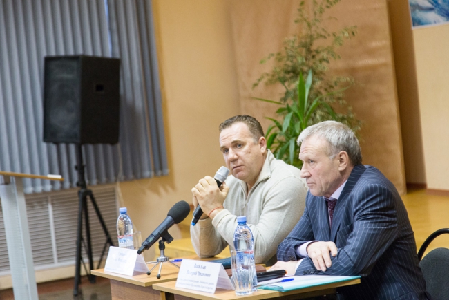 Грищенко предложил бизнесменам перенести ларьки от спортивных объектов