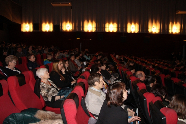 Докфильм показал кадры визита Ворошилова на Саратовский авиационный завод