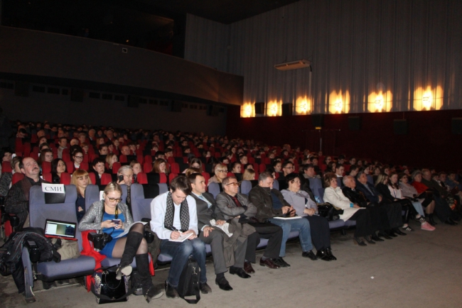 Докфильм показал кадры визита Ворошилова на Саратовский авиационный завод