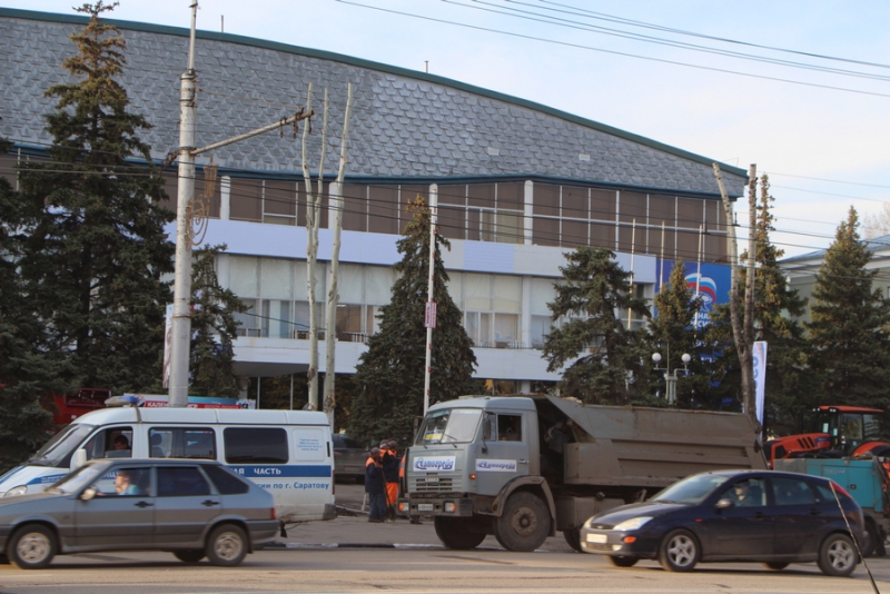 Визит Медведева. Кинологи обследуют ЛД «Кристалл»