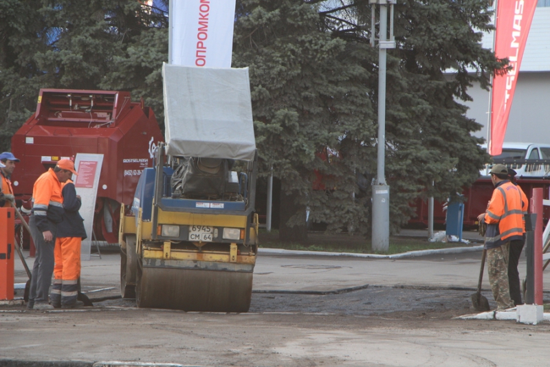 Визит Медведева. Кинологи обследуют ЛД «Кристалл»