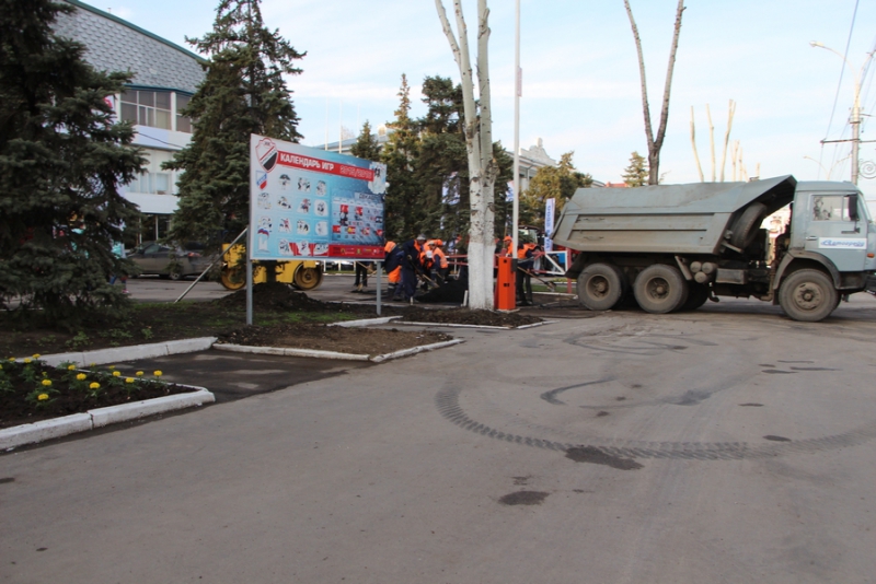 Визит Медведева. Кинологи обследуют ЛД «Кристалл»