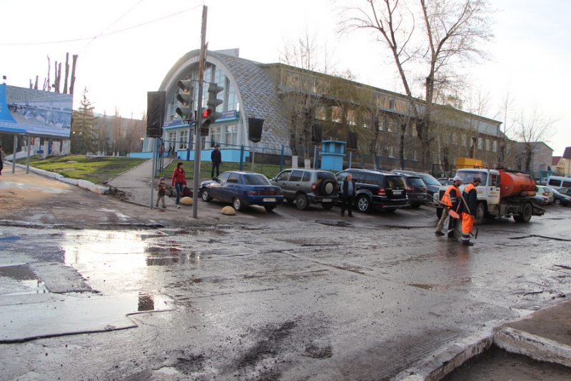 Визит Медведева. Кинологи обследуют ЛД «Кристалл»