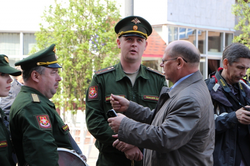 По проспекту Кирова прошла цирковая кавалькада