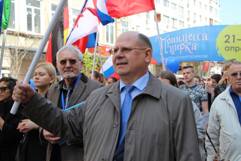 По проспекту Кирова прошла цирковая кавалькада