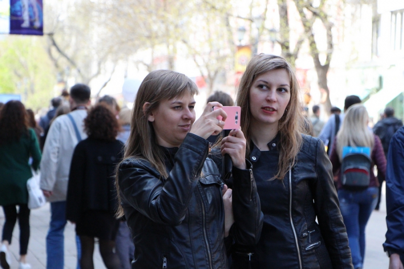 По проспекту Кирова прошла цирковая кавалькада