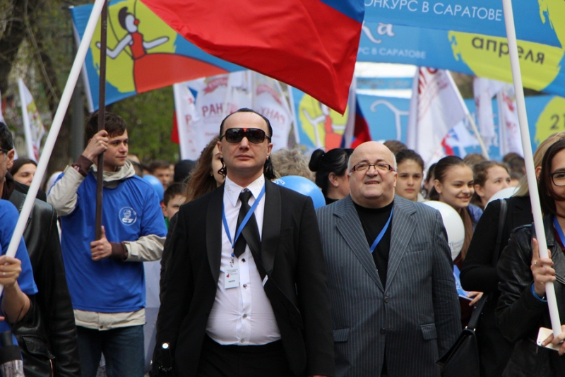 По проспекту Кирова прошла цирковая кавалькада