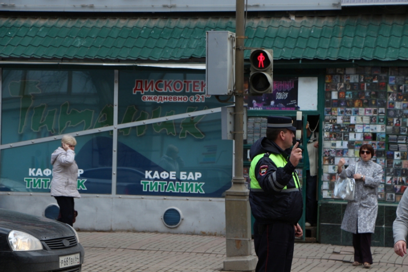 По проспекту Кирова прошла цирковая кавалькада