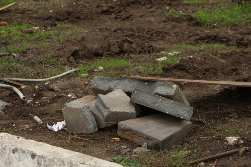 На зеленой зоне Набережной началась подготовка к строительству