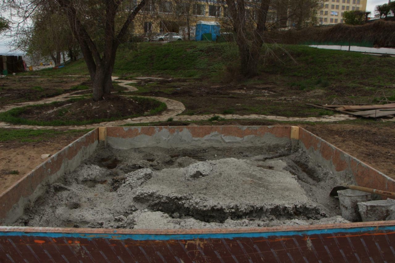 На зеленой зоне Набережной началась подготовка к строительству