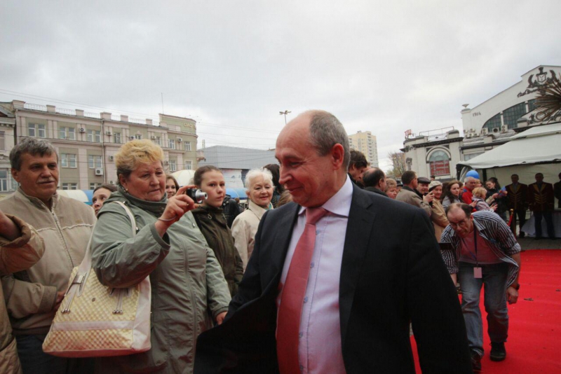 Александр Ландо прошелся по красной дорожке фестиваля «Принцесса цирка»