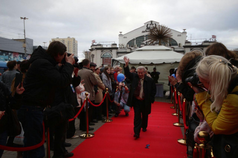 Александр Ландо прошелся по красной дорожке фестиваля «Принцесса цирка»