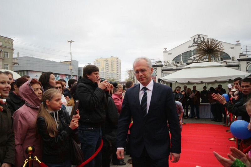 Александр Ландо прошелся по красной дорожке фестиваля «Принцесса цирка»