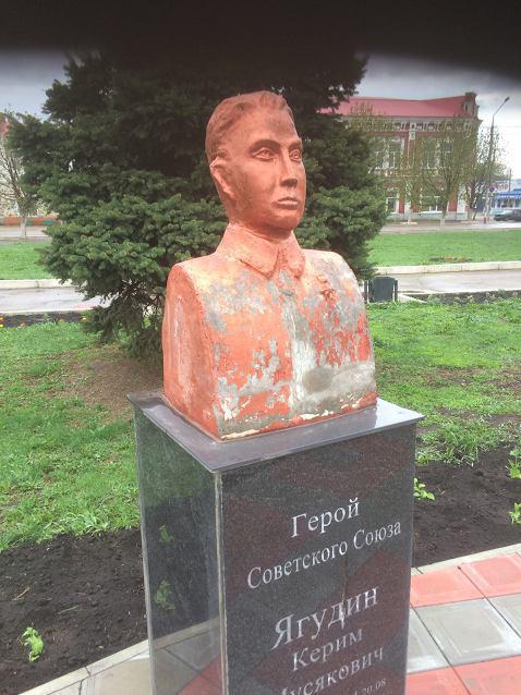 Очевидцы: В Петровске разрушаются бюсты Героев Советского Союза