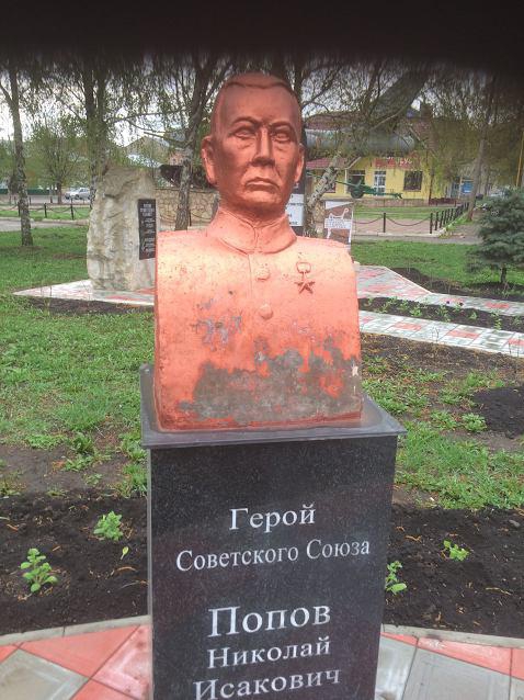 Очевидцы: В Петровске разрушаются бюсты Героев Советского Союза