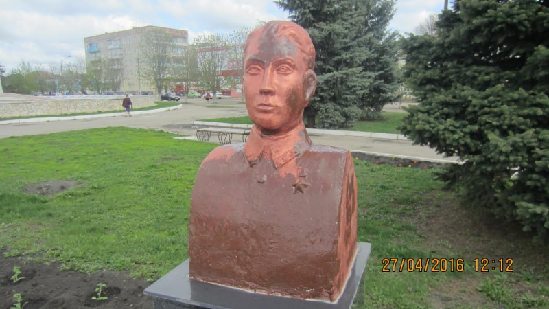 Юрий Заигралов пообещал отремонтировать бюсты Героев Советского Союза к 5 мая