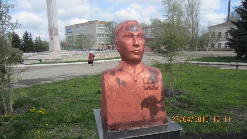 Юрий Заигралов пообещал отремонтировать бюсты Героев Советского Союза к 5 мая