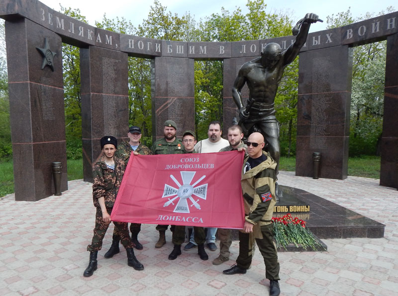 Участникам конфликта в Новороссии из Саратова вручили памятные знаки