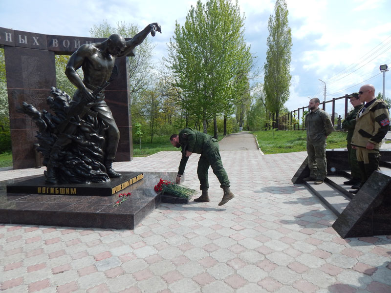 Участникам конфликта в Новороссии из Саратова вручили памятные знаки