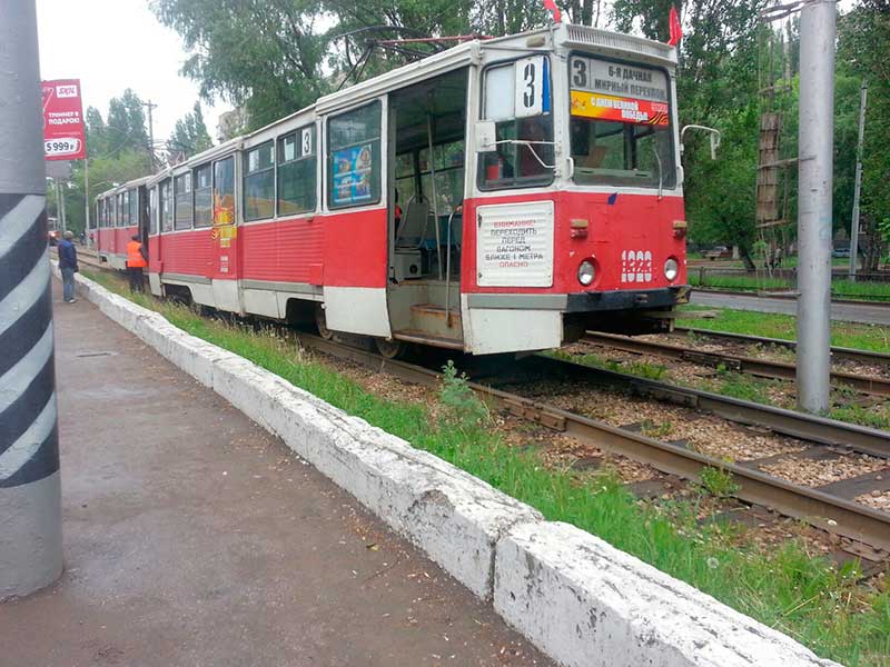 Движение трамваев №3 прекратилось из-за сошедшего с рельсов вагона