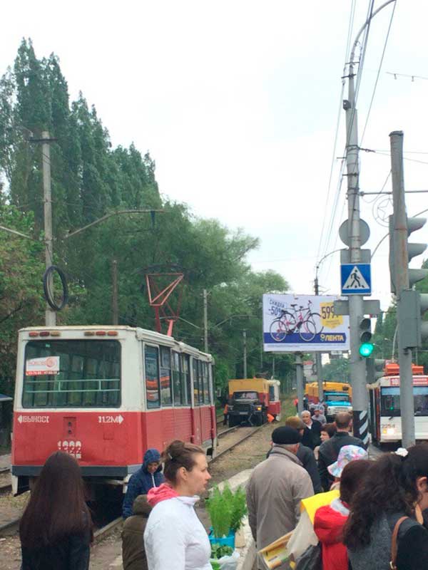 Движение трамваев №3 прекратилось из-за сошедшего с рельсов вагона