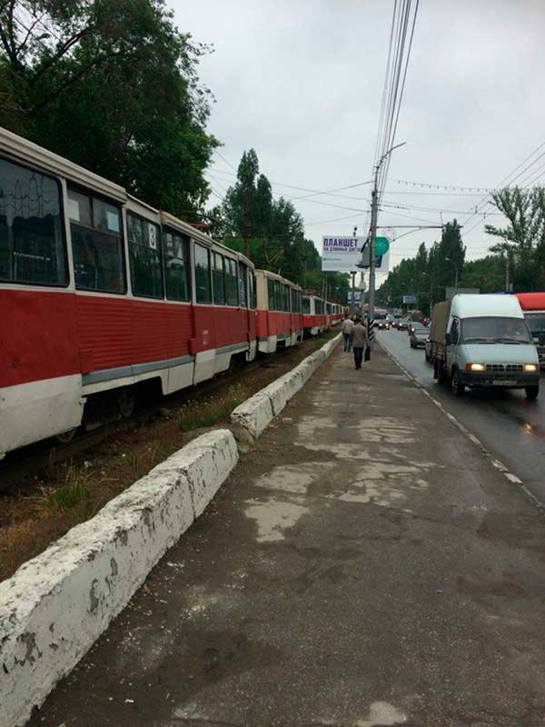 Движение трамваев №3 прекратилось из-за сошедшего с рельсов вагона
