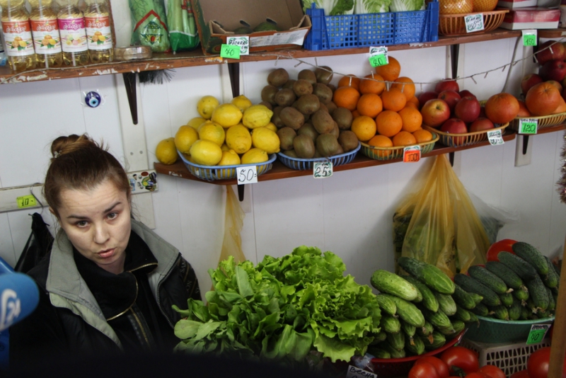 Рейд мэрии. У торговцев овощами изъяли весы и товар