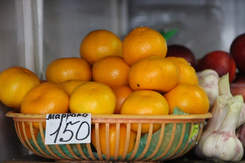 Рейд мэрии. У торговцев овощами изъяли весы и товар