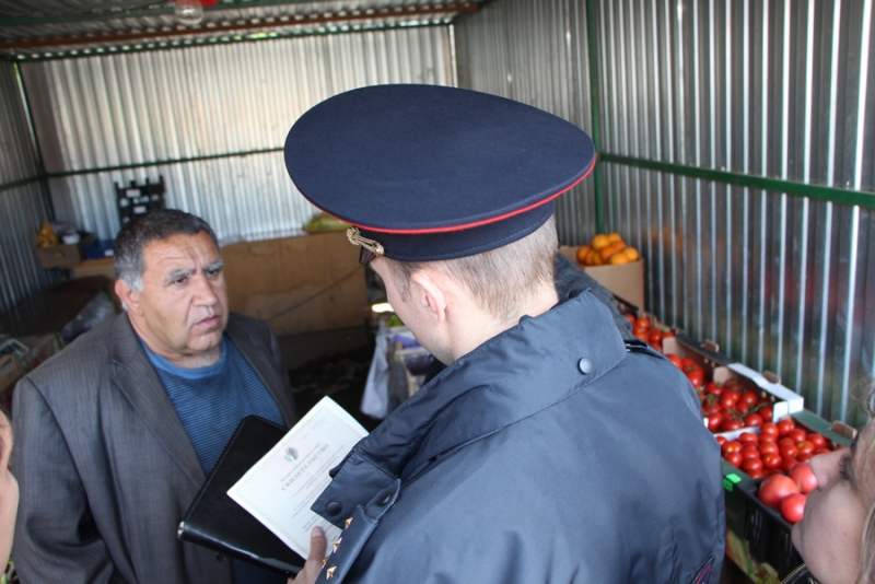 Рейд мэрии. У торговцев овощами изъяли весы и товар