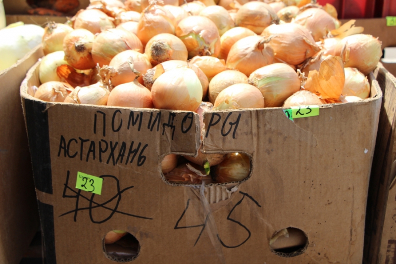 Рейд мэрии. У торговцев овощами изъяли весы и товар