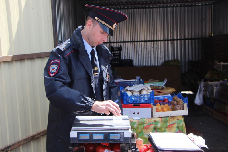 Рейд мэрии. У торговцев овощами изъяли весы и товар