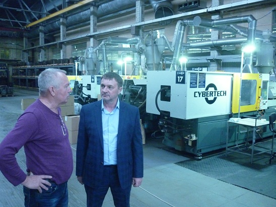 Валерий Бонарь встретился с жителями Питерского, Ровенского районов и рабочими завода «Моссар» в Марксе