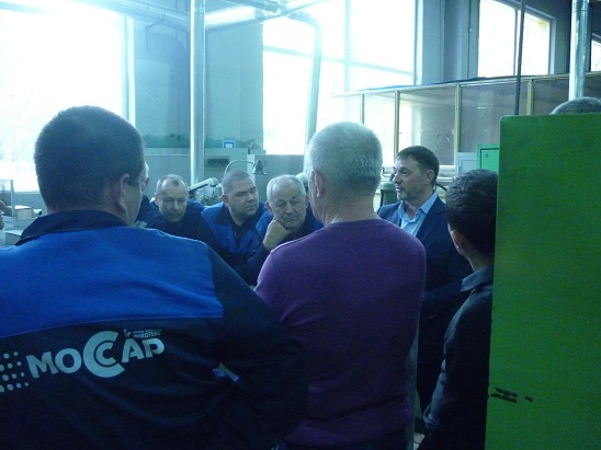 Валерий Бонарь встретился с жителями Питерского, Ровенского районов и рабочими завода «Моссар» в Марксе