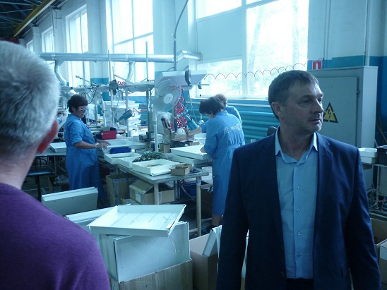 Валерий Бонарь встретился с жителями Питерского, Ровенского районов и рабочими завода «Моссар» в Марксе