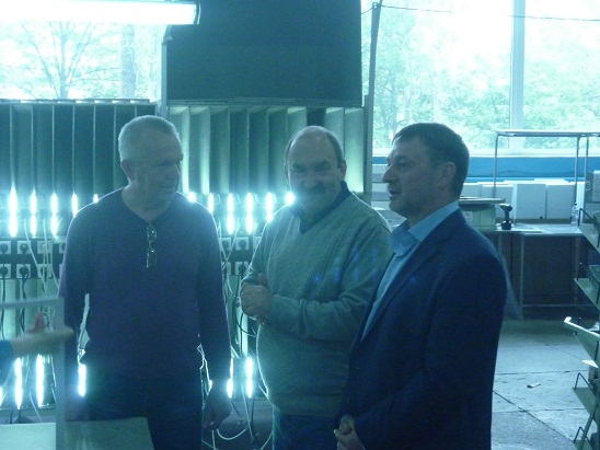 Валерий Бонарь встретился с жителями Питерского, Ровенского районов и рабочими завода «Моссар» в Марксе