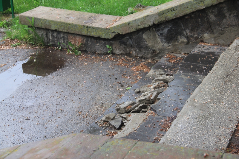 Завершен не очень старательный ремонт Набережной Космонавтов