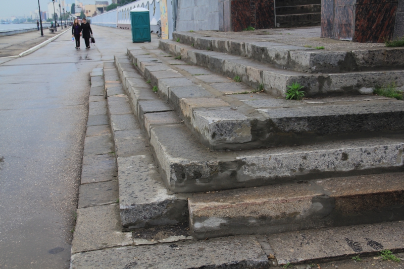 Завершен не очень старательный ремонт Набережной Космонавтов