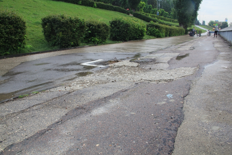 Завершен не очень старательный ремонт Набережной Космонавтов