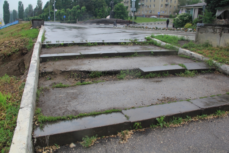 Завершен не очень старательный ремонт Набережной Космонавтов