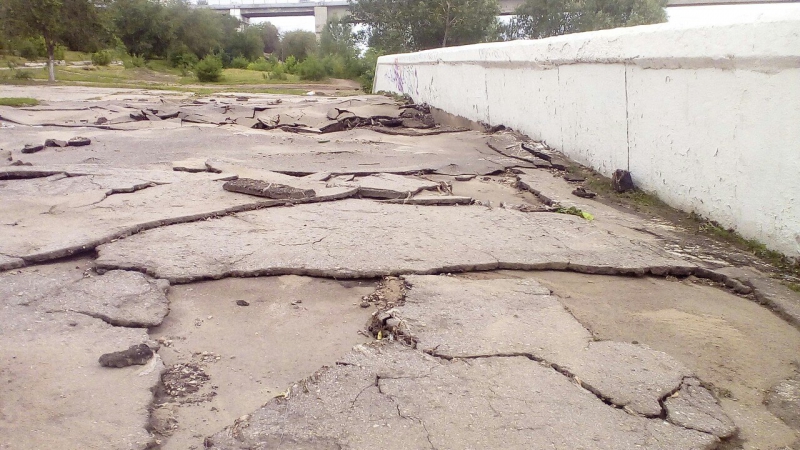 Набережная Космонавтов после ливня приобрела виды Апокалипсиса