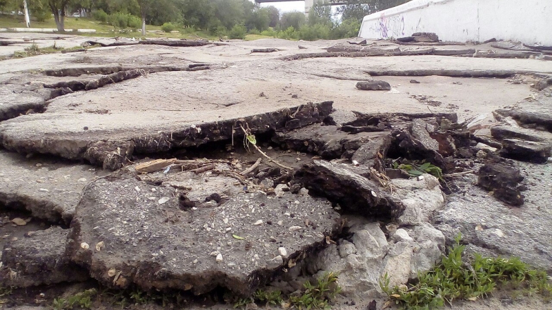 Набережная Космонавтов после ливня приобрела виды Апокалипсиса