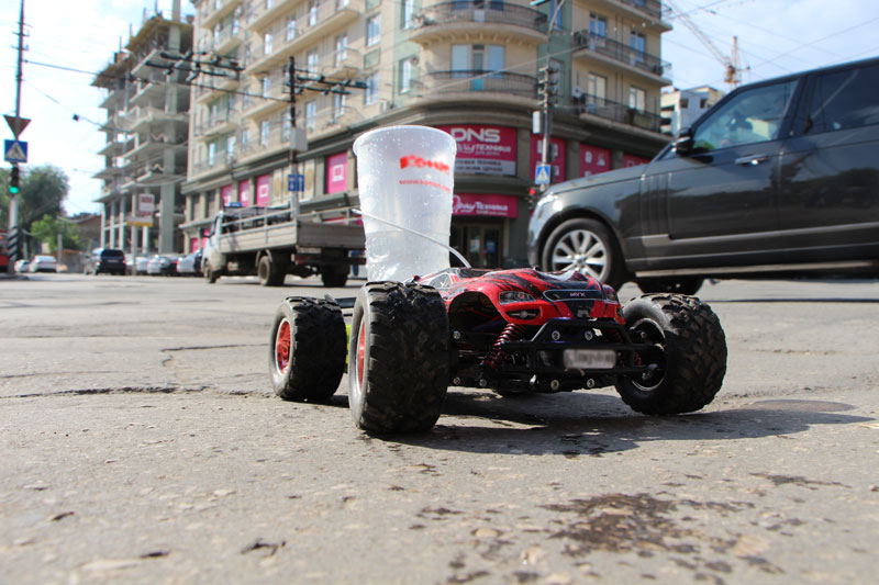 МГЕРовцы устроили тест-драйв игрушечной машинке по саратовской дороге