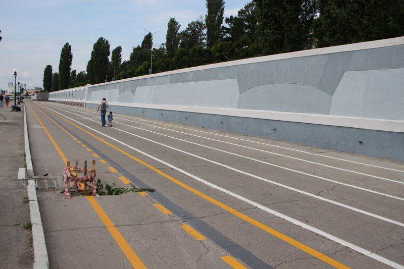 Велодорожка на Набережной Космонавтов начала проваливаться