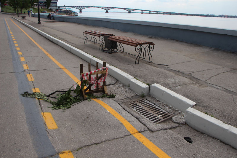 Велодорожка на Набережной Космонавтов начала проваливаться