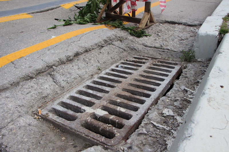 Велодорожка на Набережной Космонавтов начала проваливаться