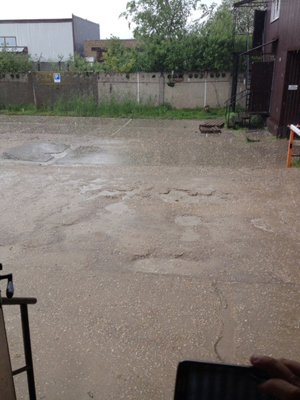 В Энгельсе выпал крупный град